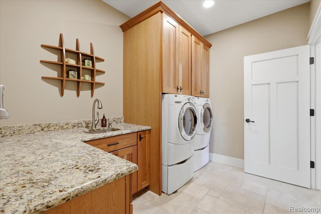 8665 Lakeview Boulevard, Clarkston, MI 48348 — Photo 32