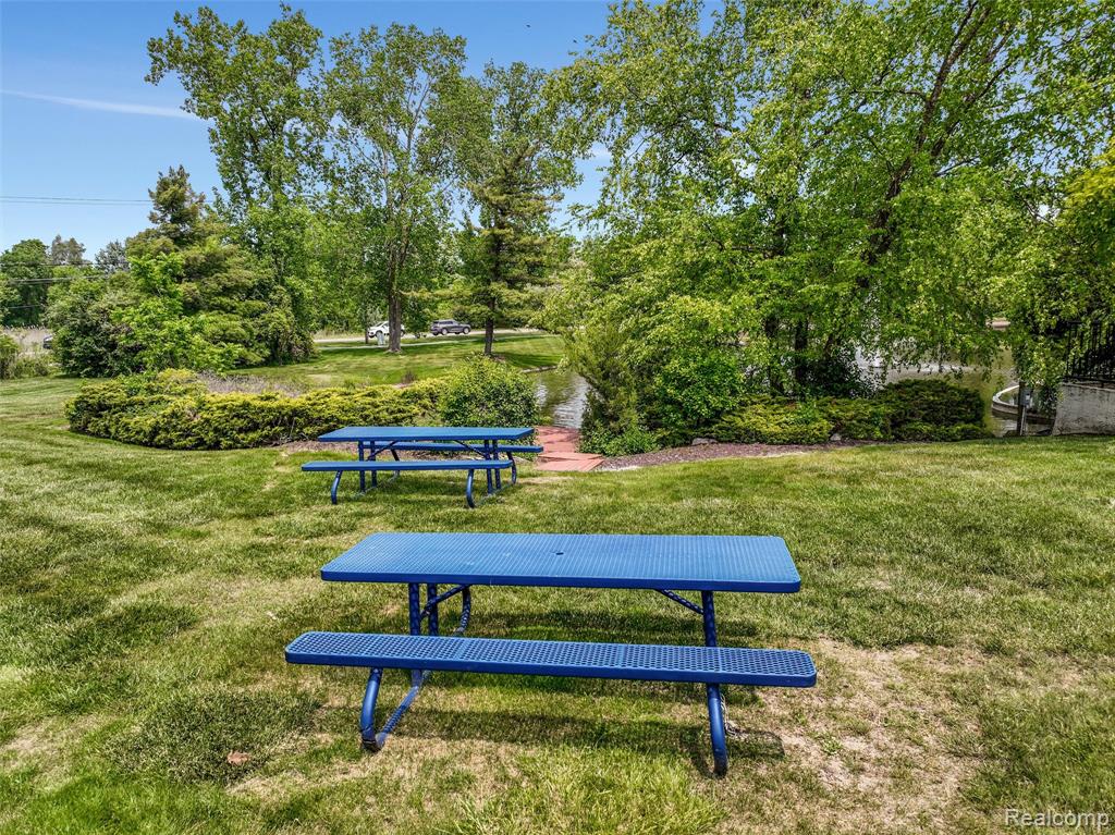 38928 Country Circle, Farmington Hills, MI 48331 — Photo 27