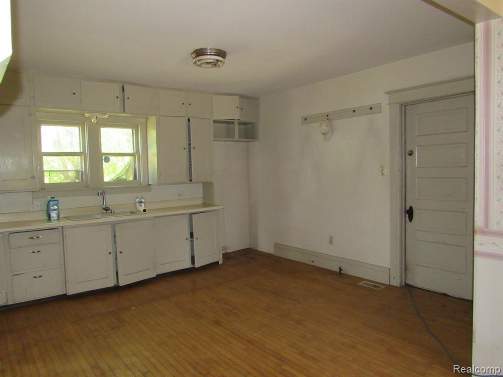 695 W Cass Avenue Road, Bay City, MI 48708 — Photo 9