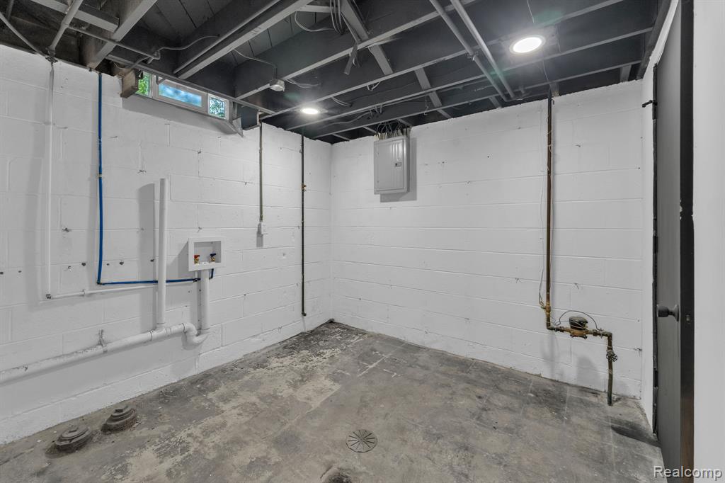 26327 Woodworth Circle, Dearborn Heights, MI 48127 — Photo 41