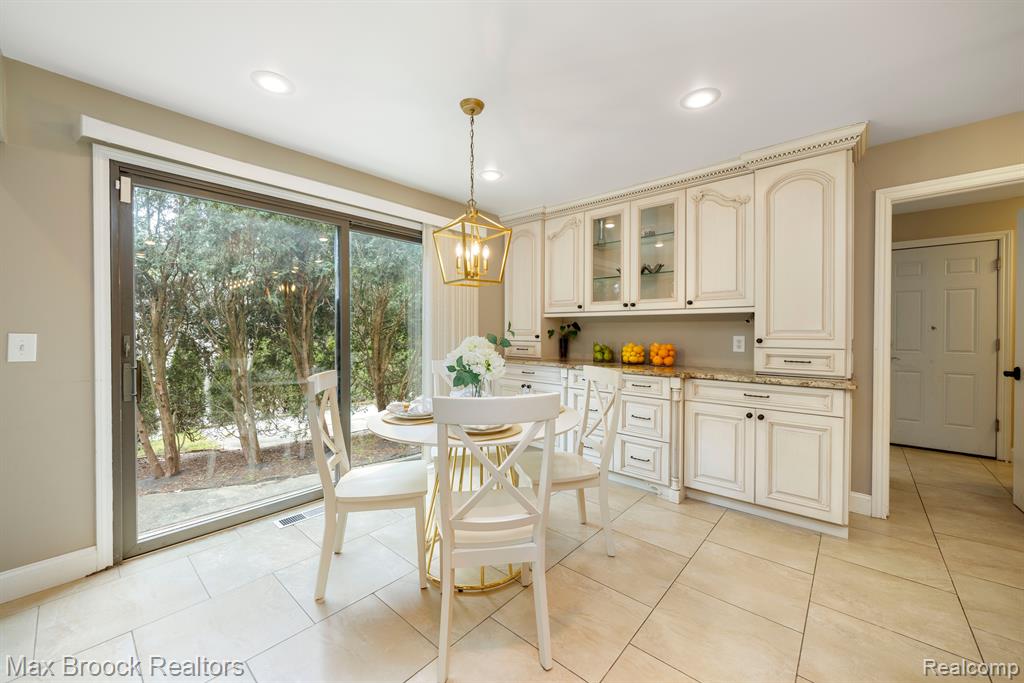 4619 MAURA Lane, West Bloomfield, MI 48323 — Photo 8