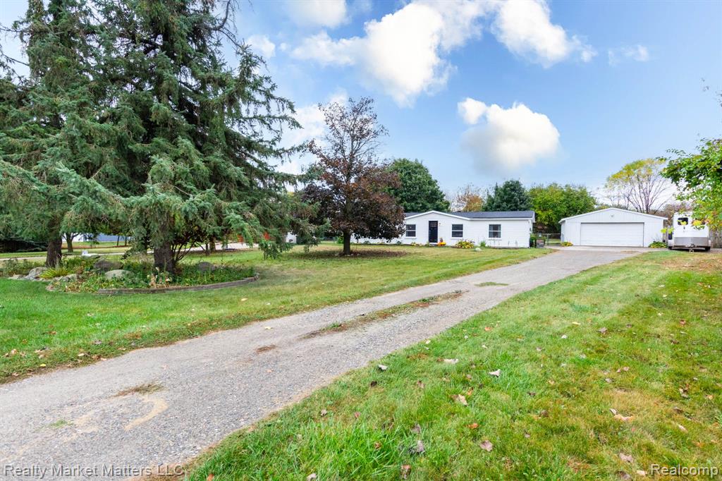 781 W Davison Lake Road, Oxford, MI 48371 — Photo 22