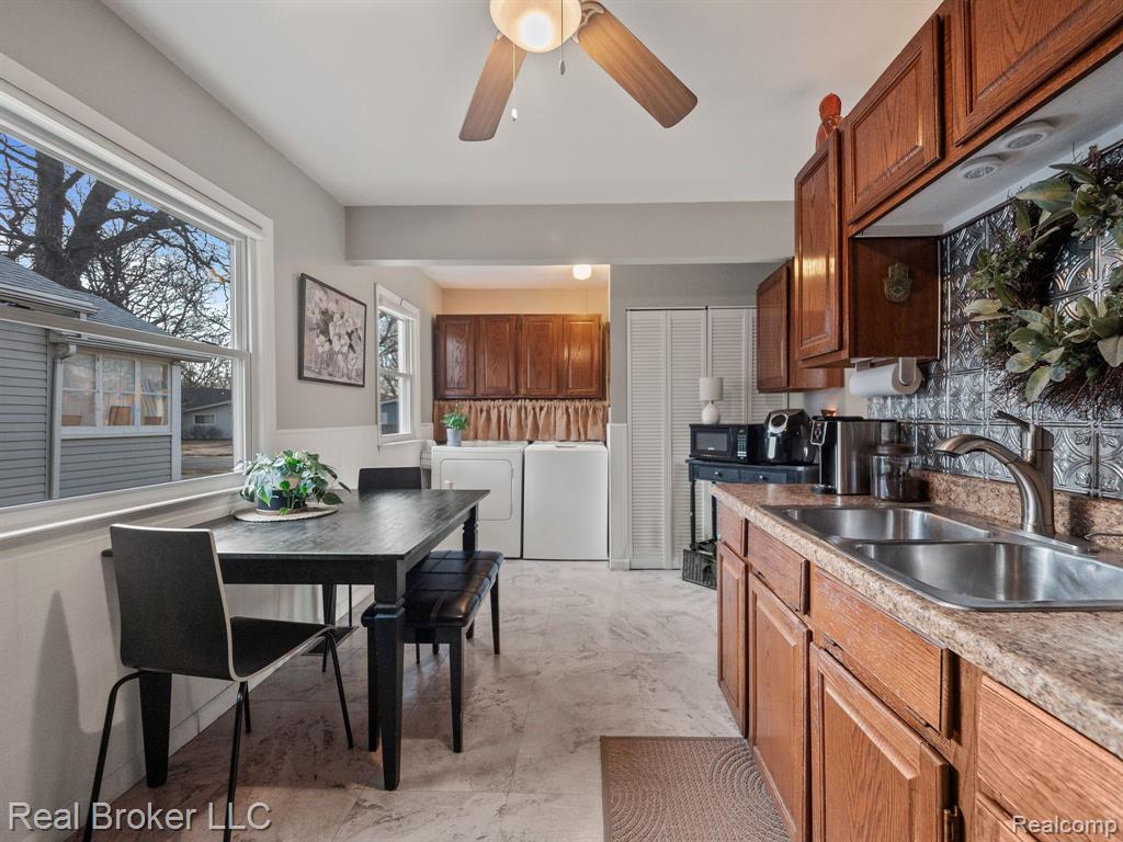 963 E MADGE Avenue, Hazel Park, MI 48030 — Photo 5