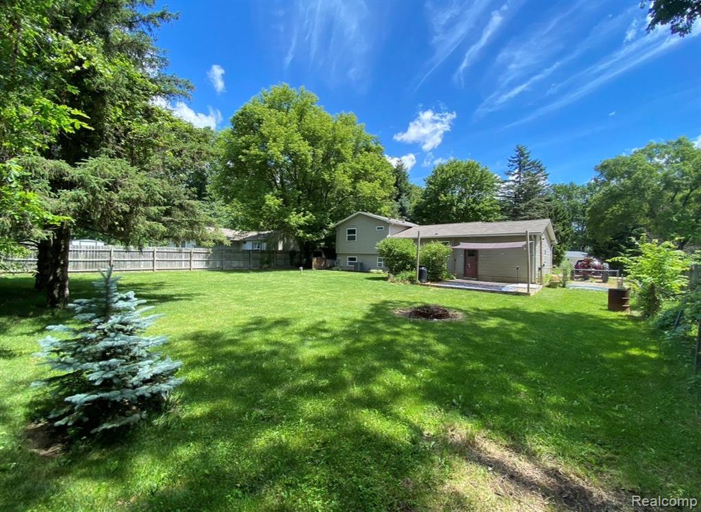9523 Waite Drive, Fenton, MI 48430 — Photo 29