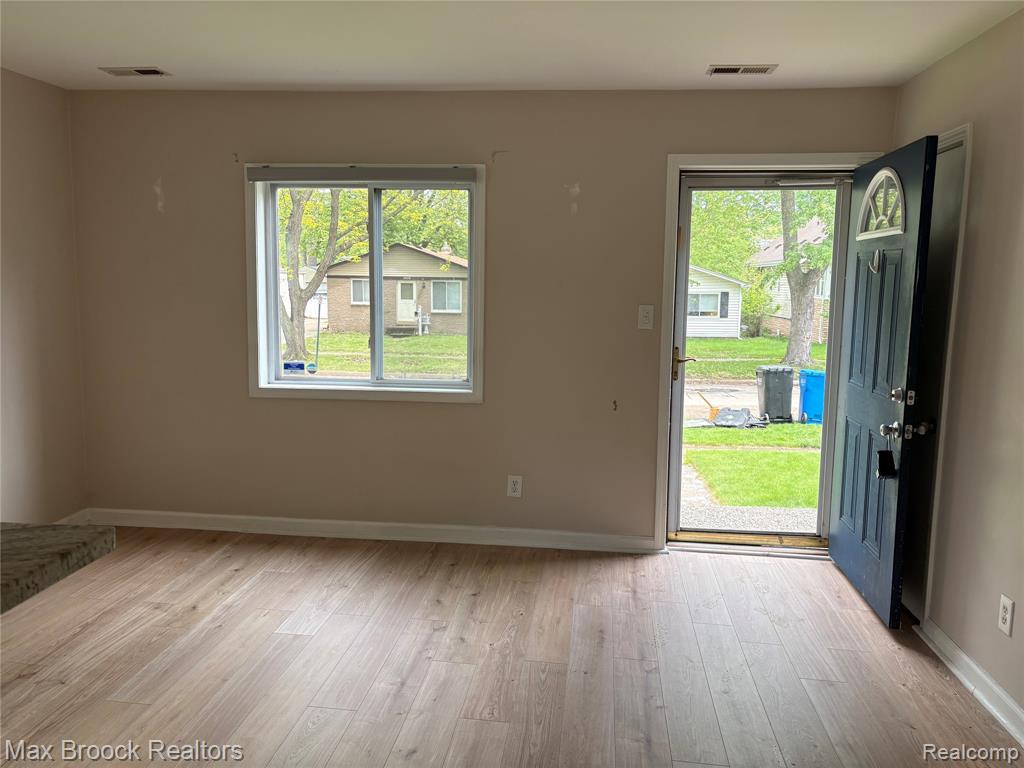 27871 HAMPDEN Street, Madison Heights, MI 48071 — Photo 4