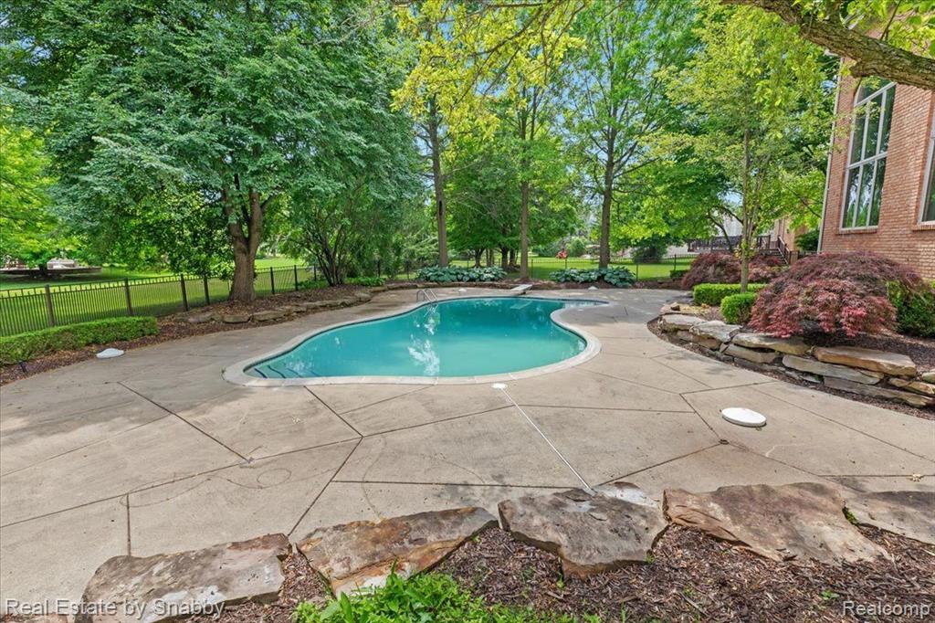 4096 Oak Tree Circle, Rochester, MI 48306 — Photo 14
