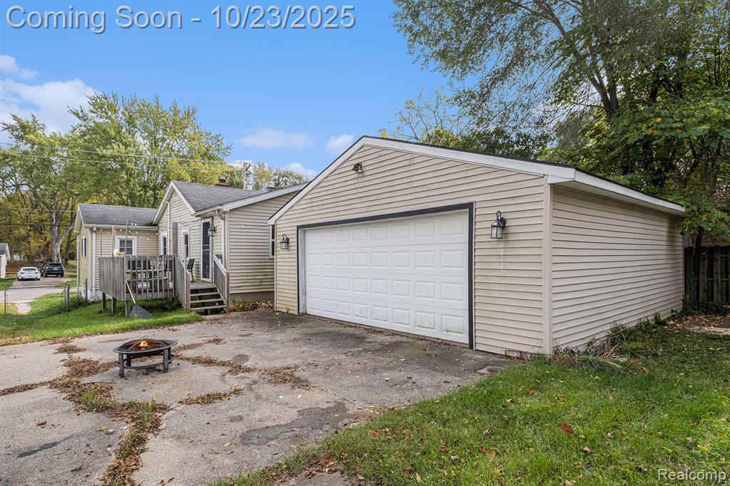 845 N East Street, Fenton, MI 48430 — Photo 13