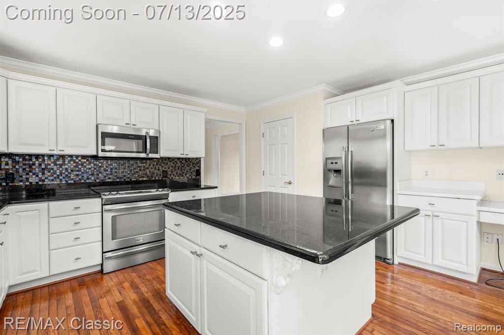45450 Fountain View Drive, Canton, MI 48188 — Photo 14