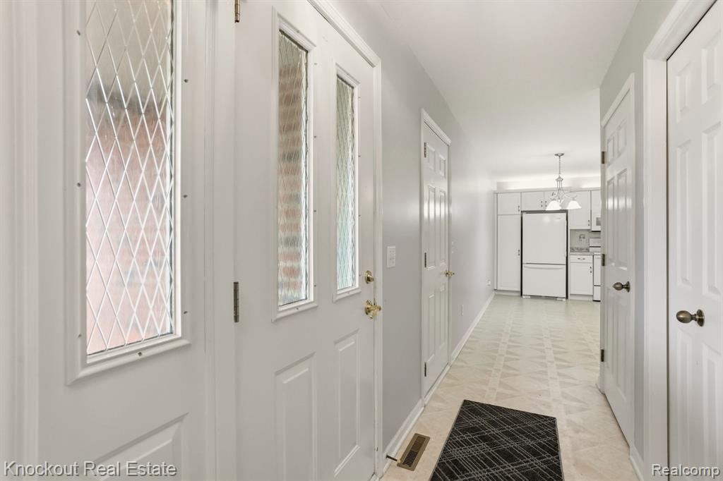 2 Wilshire Drive, Frankenmuth, MI 48734 — Photo 6