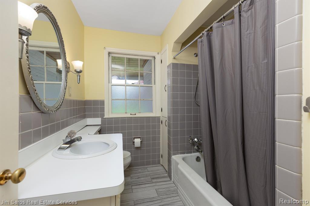 743 HARCOURT Road, Grosse Pointe Park, MI 48230 — Photo 12