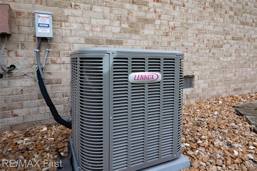 915 Country Club Drive, 32, Saint Clair Shores, MI 48082 — Photo 29