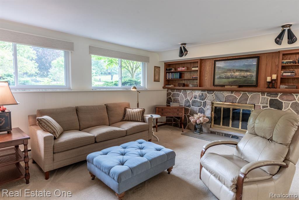 915 BRANTFORD Road, Rochester, MI 48306 — Photo 12