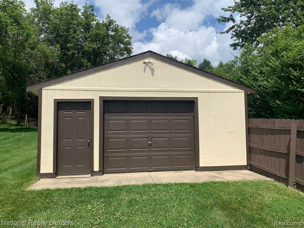 860 BALD EAGLE LAKE Road, Ortonville, MI 48462 — Photo 41