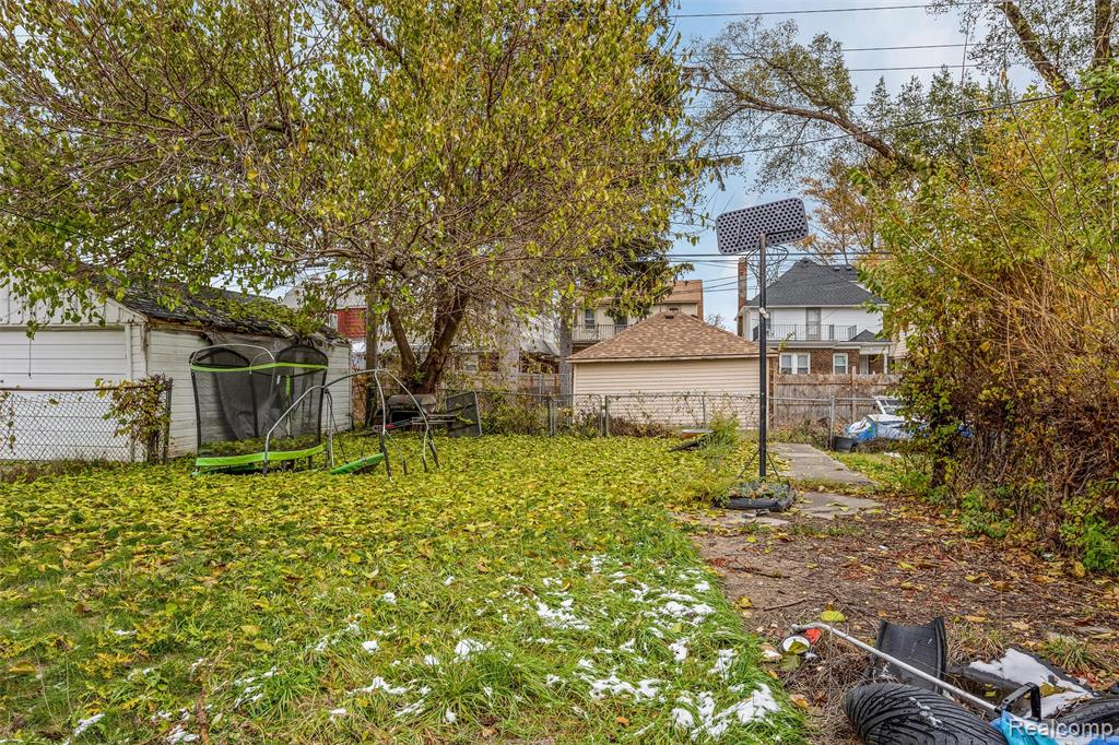 9222 Hartwell, Detroit, MI 48228 — Photo 15