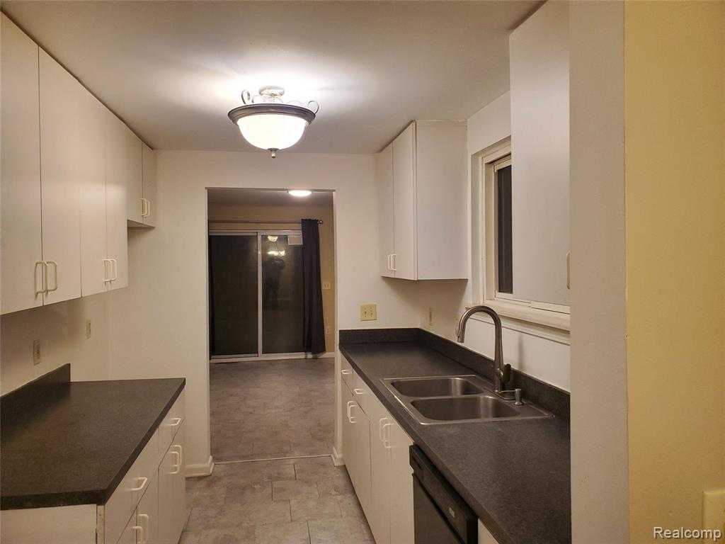1110 Myrtle Avenue, Waterford, MI 48328 — Photo 4