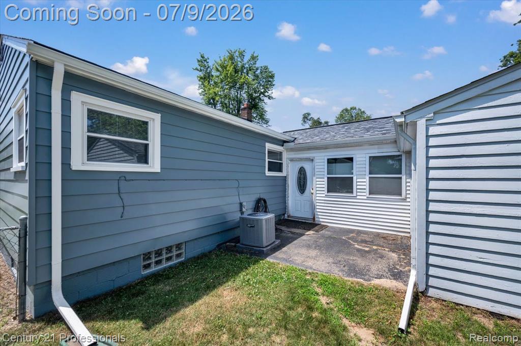 7168 Wedworth Street, Waterford, MI 48327 — Photo 7