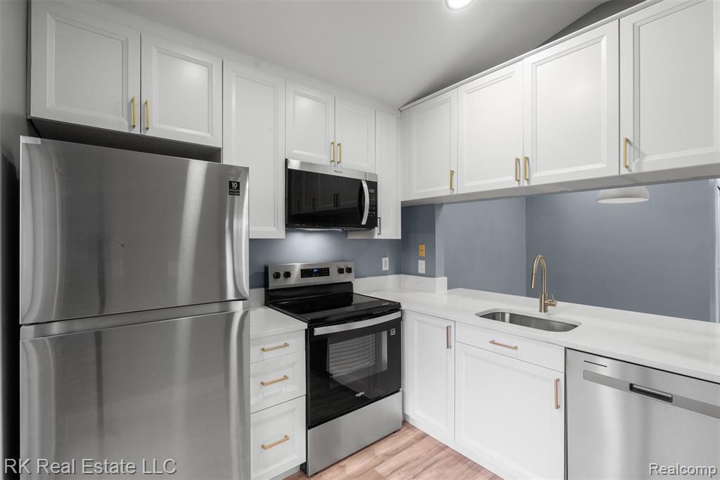 44900 Bayview Drive Unit #20, Novi, MI 48377 — Photo 10
