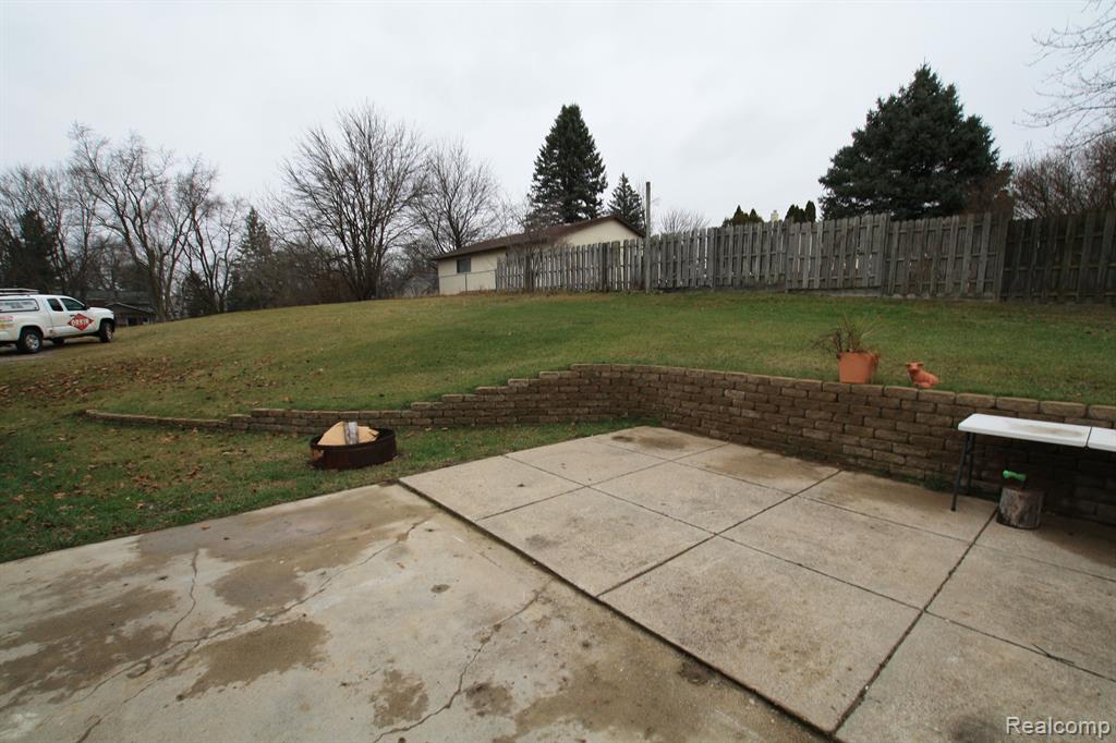 520 MADISON, Perry, MI 48872 — Photo 11