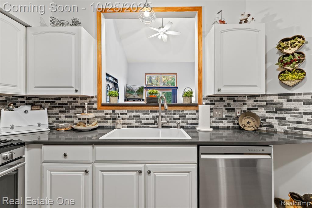 5580 Elmhurst Drive, Trenton, MI 48183 — Photo 10