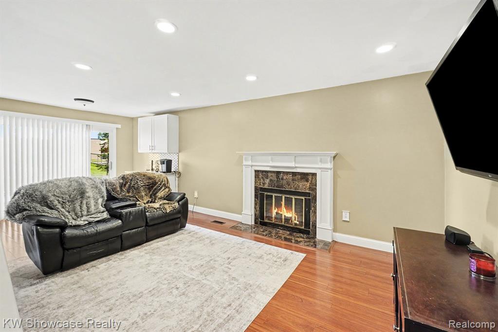 40652 Village Wood Road, Novi, MI — Photo 4