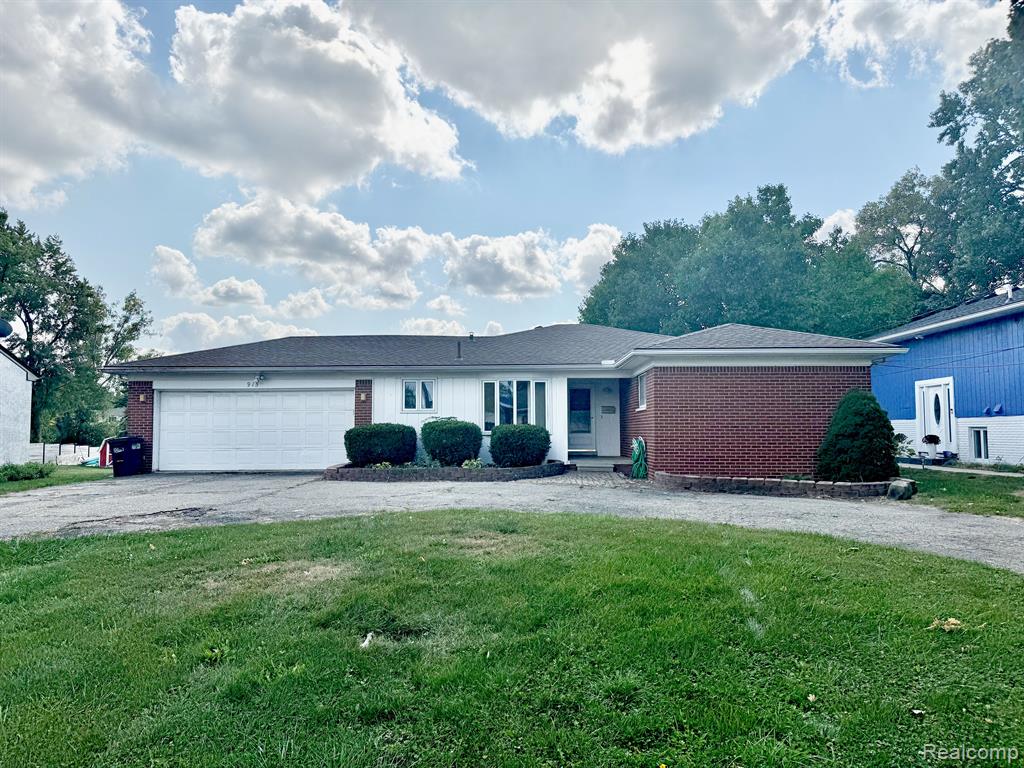 915 JAMES K Boulevard, Pontiac, MI 48341 — front exterior