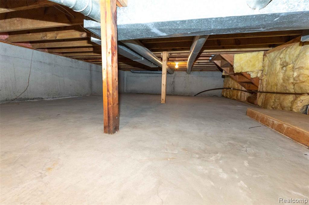 5685 S Aylesbury Drive, Waterford, MI 48327 — Photo 38