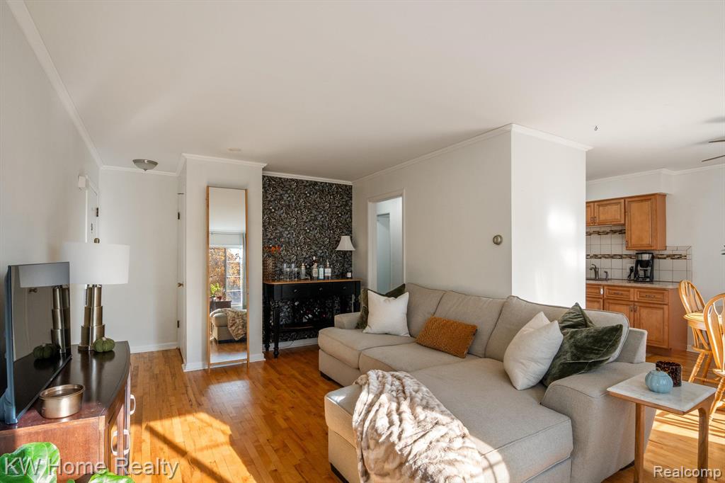 32718 GRAND RIVER Avenue, C28, Farmington, MI 48336 — Photo 8