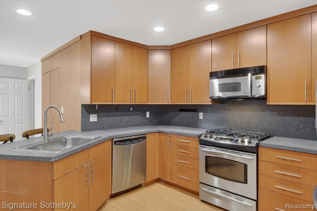 7107 Pebble Park Drive, 163, West Bloomfield, MI — Photo 19