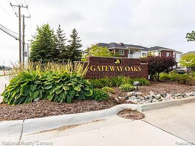 5439 TWIN OAKS Drive, Sterling Heights, MI 48314 — Photo 2
