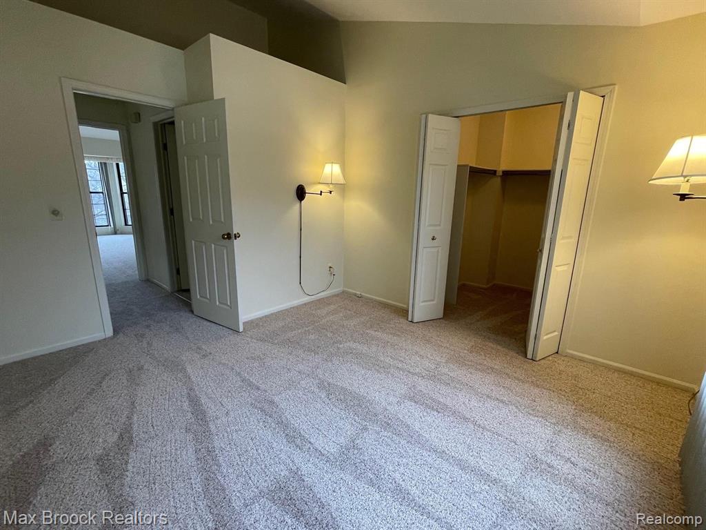 7352 MEADOWRIDGE Circle, West Bloomfield, MI — Photo 23
