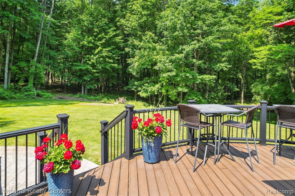 11500 Lisa Lori Lane, South Lyon, MI 48178 — Photo 8