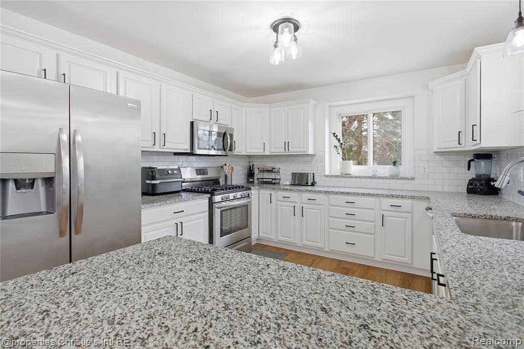 39663 Southpointe Avenue, Harrison Township, MI — Photo 36
