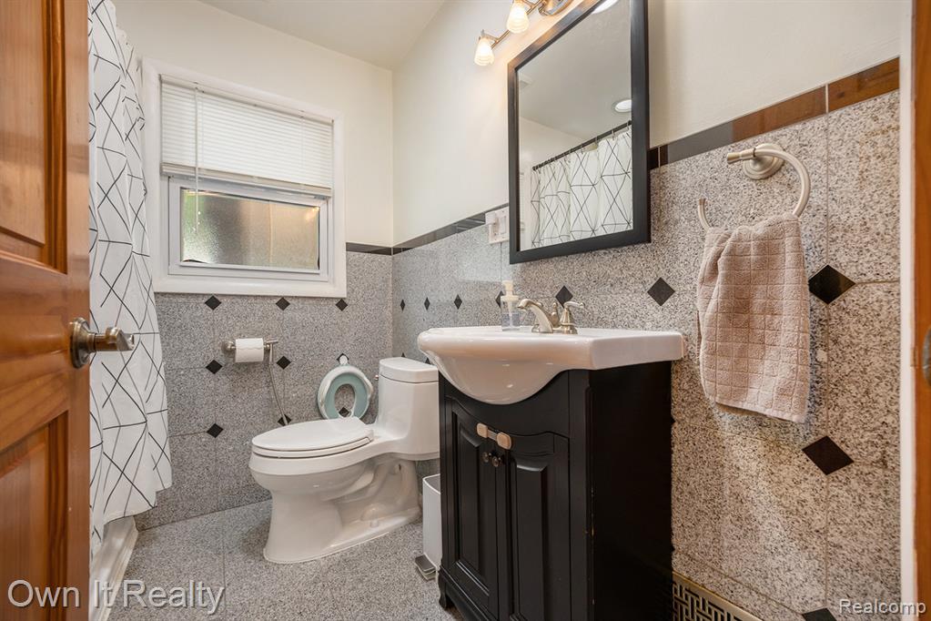 6889 N Vernon Street, Dearborn Heights, MI 48127 — Photo 15