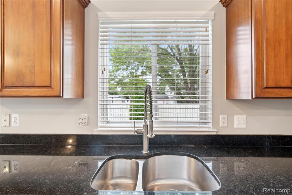 4976 Saddle Brook Court, Troy, MI 48085 — Photo 23