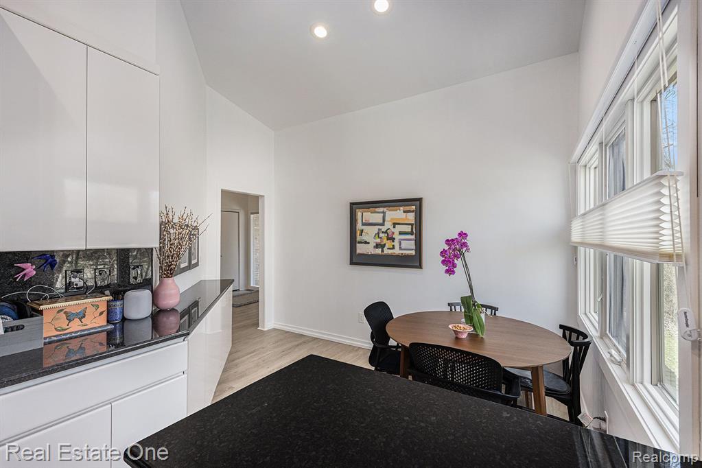 4046 FOXPOINTE Drive, Unit 131, West Bloomfield, MI 48323 — Photo 9