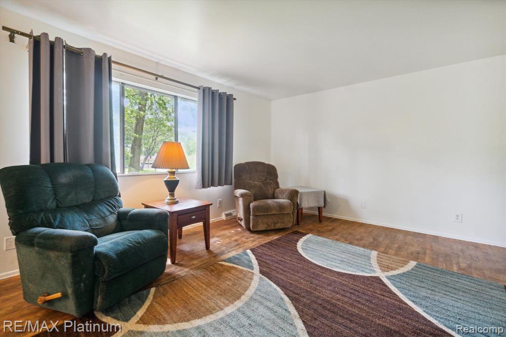 7353 GREEN VALLEY Drive, Grand Blanc, MI 48439 — Photo 8
