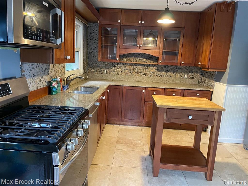 5111 ELIZABETH LAKE Road, Waterford, MI 48327 — Photo 6