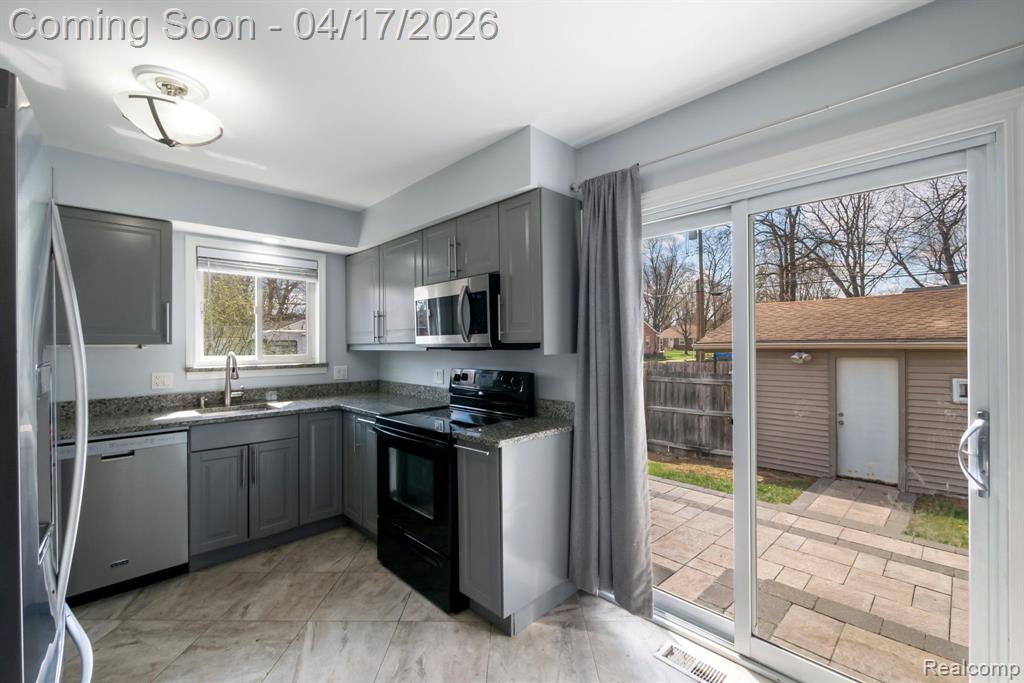 9913 Arcola Street, Livonia, MI 48150 — Photo 21