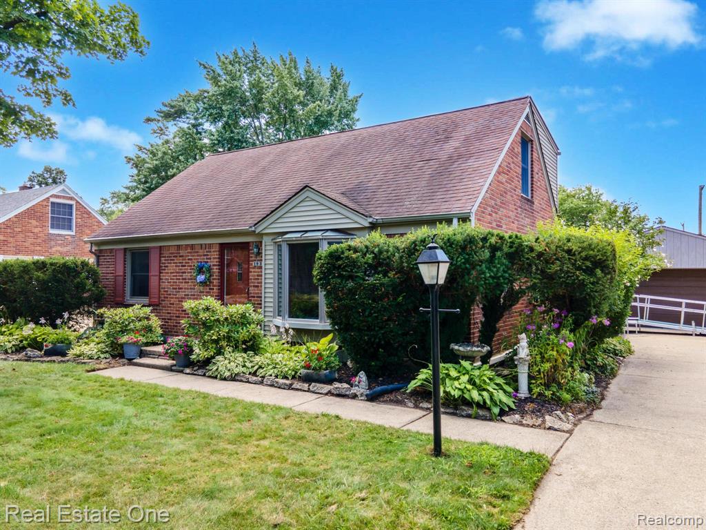1938 Beverly Street, Sylvan Lake, MI 48320 — Photo 5
