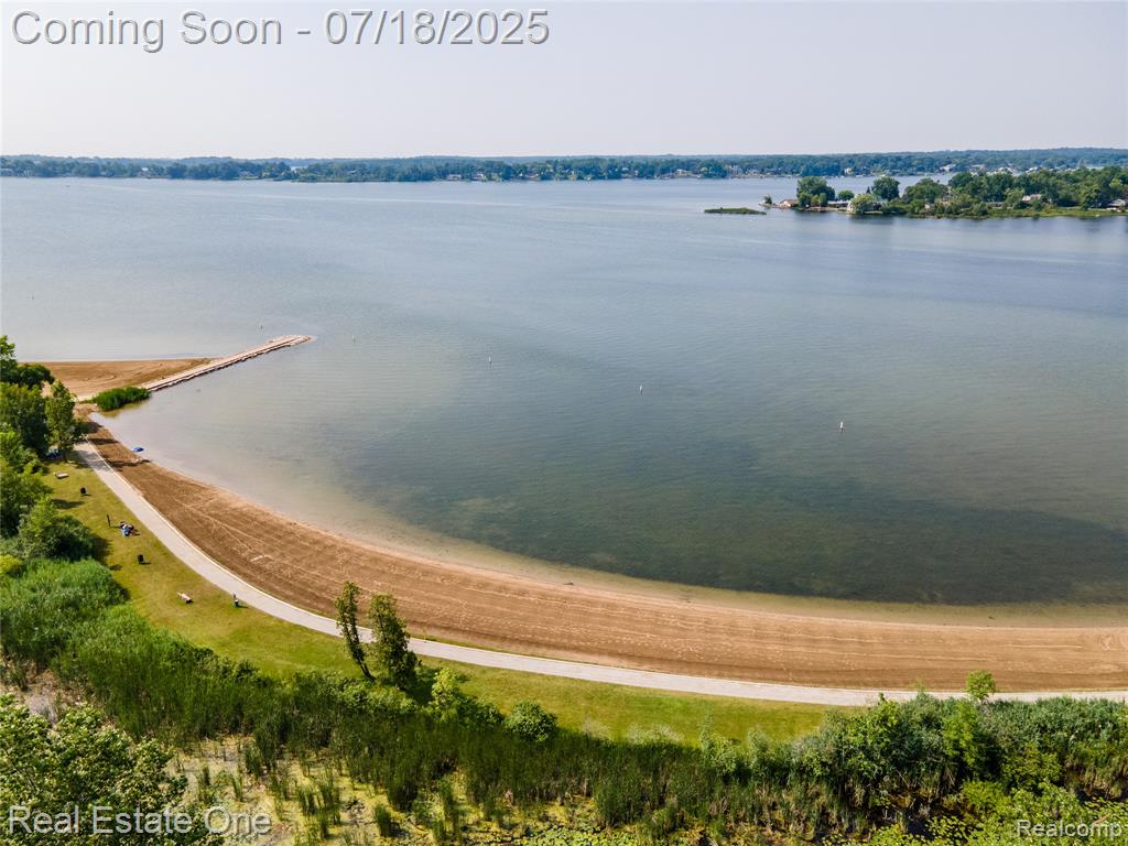 520 Lake Village, Waterford, MI 48328 — Photo 42