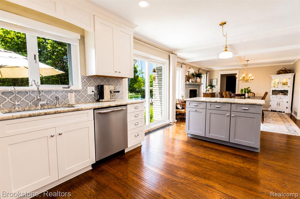 20323 N Riverhill Drive, Clinton Twp, MI 48036 — Photo 11