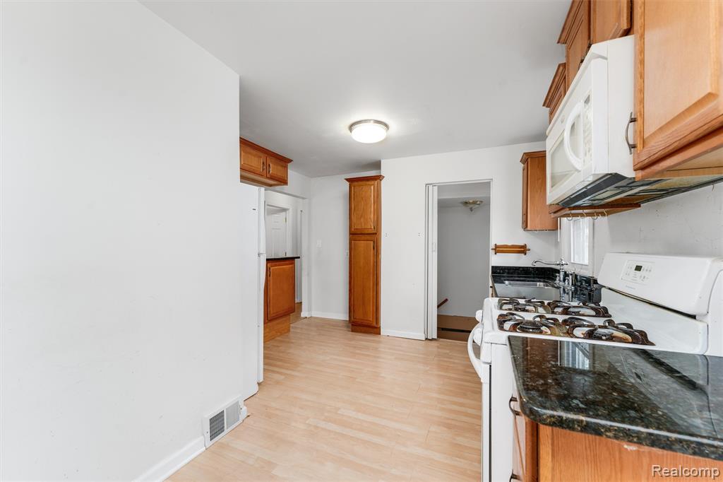 3318 Wakefield Road, Berkley, MI 48072 — Photo 12