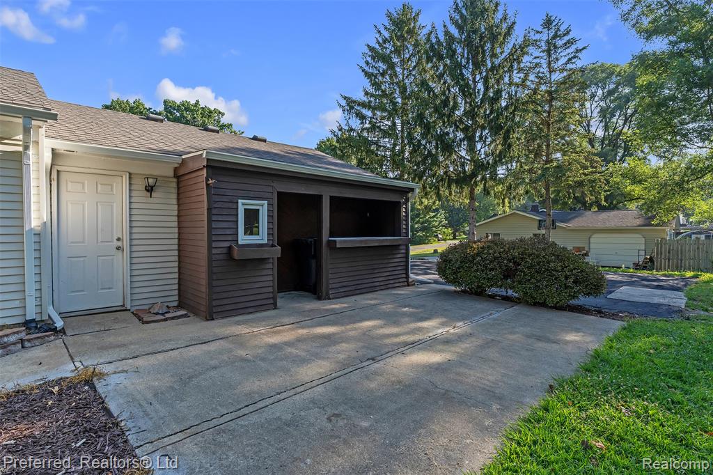 9366 Wild Oaks Circle, South Lyon, MI 48178 — Photo 44