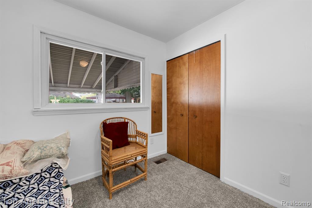 545 SONIA Avenue, Madison Heights, MI 48071 — Photo 16
