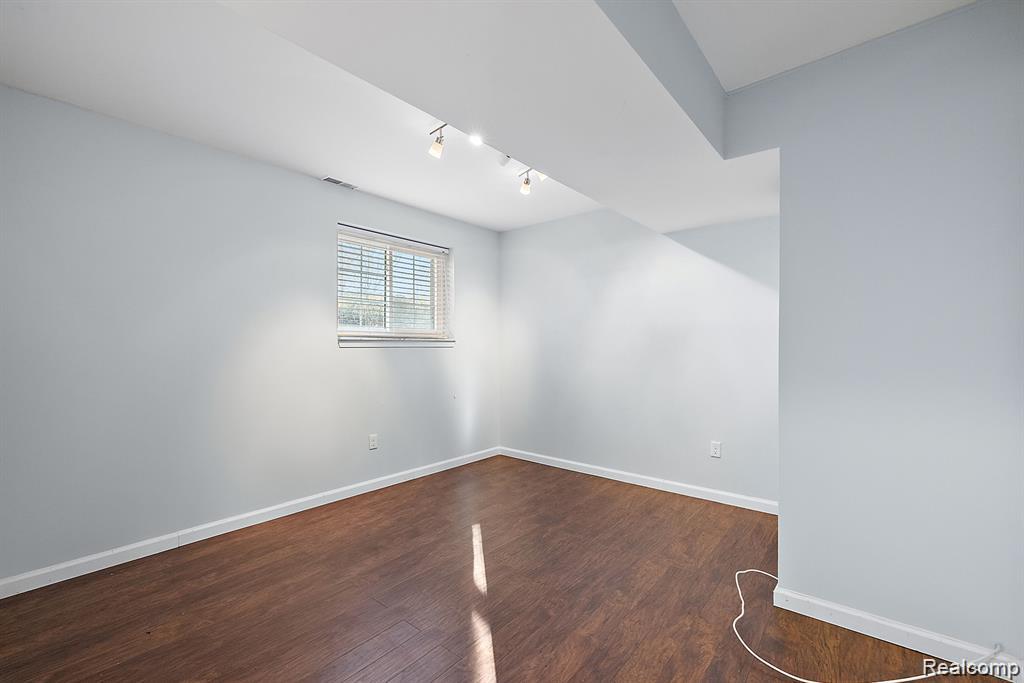 4058 Colonial Boulevard, Troy, MI 48085 — Photo 28
