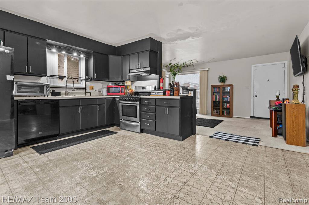 31629 Sweetbriar, Rockwood, MI — Photo 10