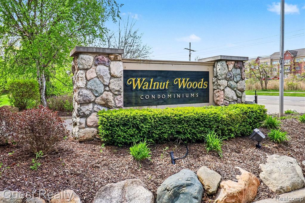 5673 Drake Hollow W Drive W, West Bloomfield, MI — Photo 29