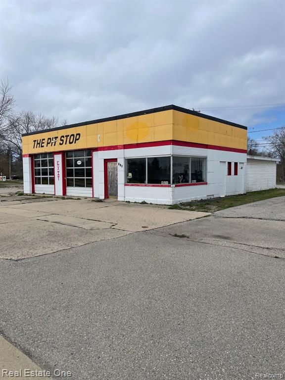 421 N STATE Street, Oscoda, MI 48750 — Photo 2