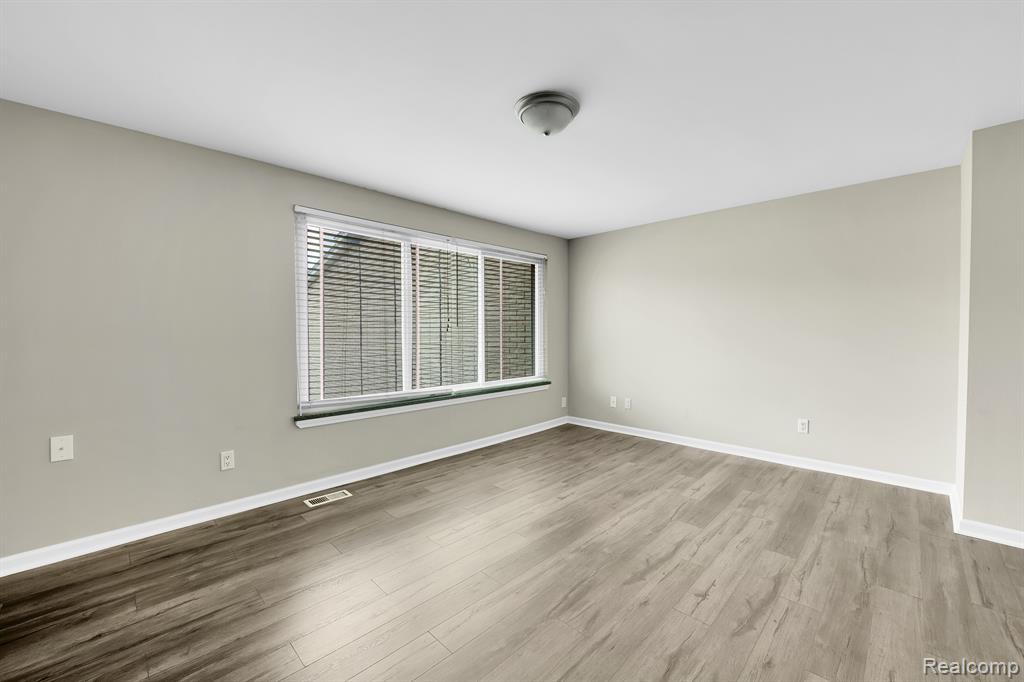 8232 KARAM Boulevard, 4, Warren, MI 48093 — Photo 14