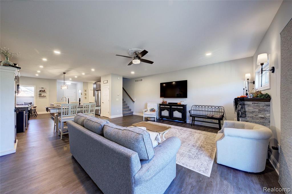 5904 Woodruff View Drive, Brighton, MI 48116 — Photo 9